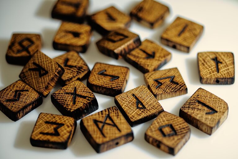 Le rune: lettere dell’alfabeto o simboli magici?